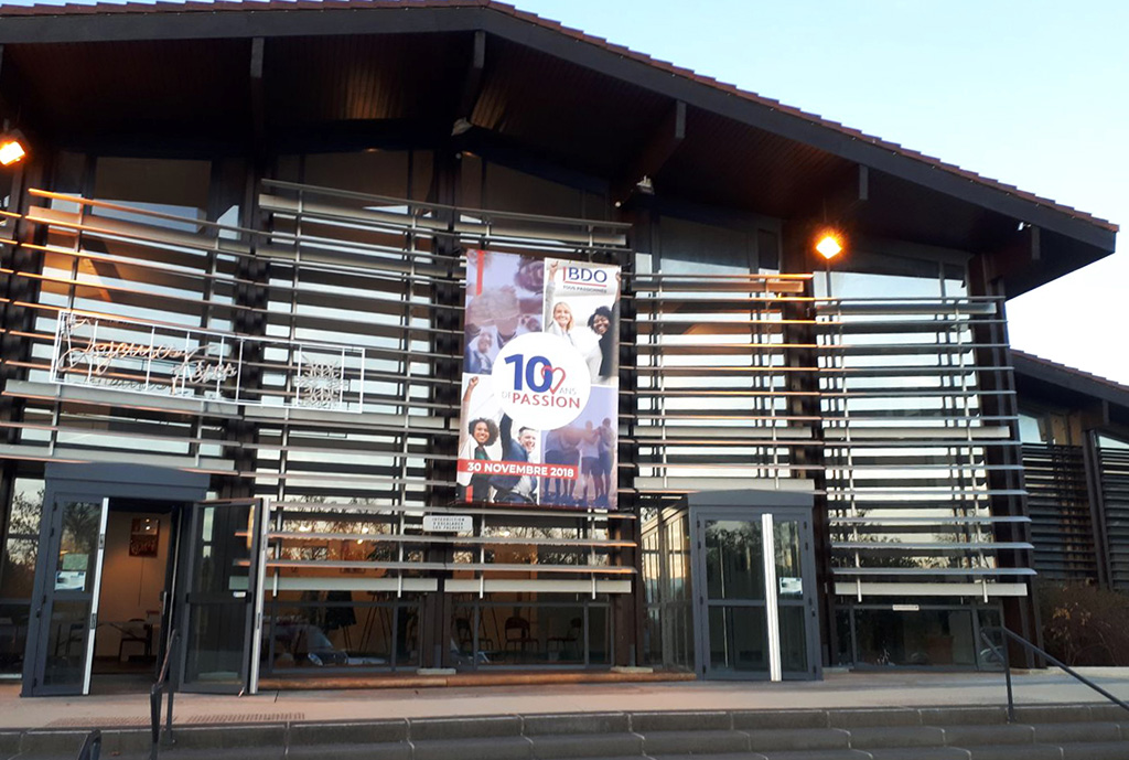 Photo extérieur salle de spectacle pour Expertise-Comptable BDO en Rhône-Alpes